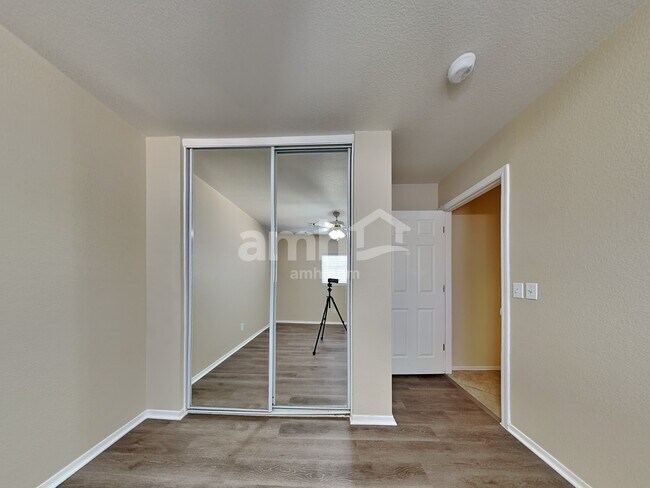 Building Photo - 15617 W Caribbean Ln