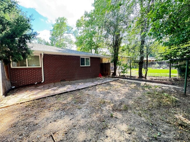 Building Photo - Great 2 Bedroom Condo in Central Fort Collins area