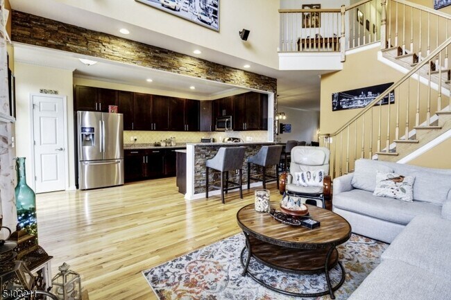 Building Photo - 4 Shadowlawn Dr