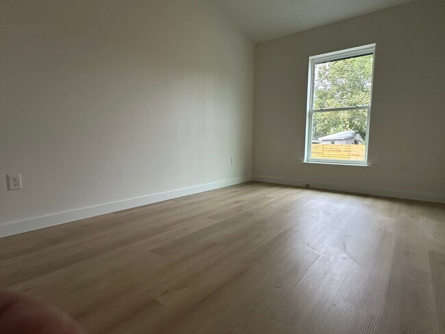 Building Photo - 207 Cherry Ave