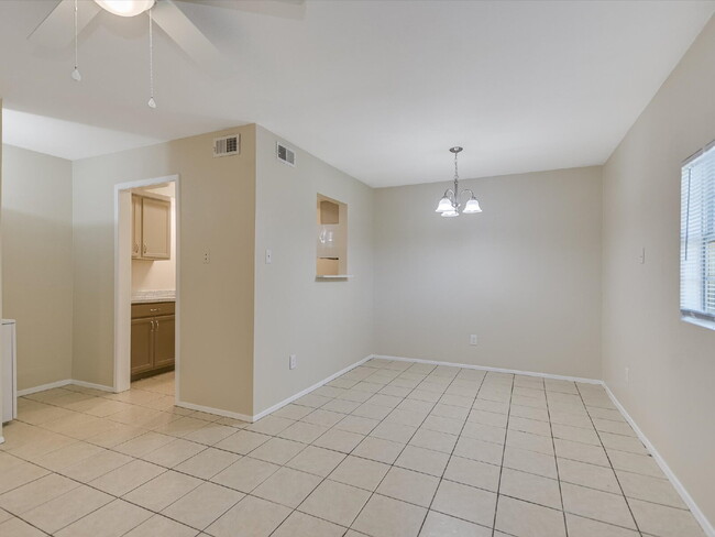 Building Photo - 2403 Bosque Dr