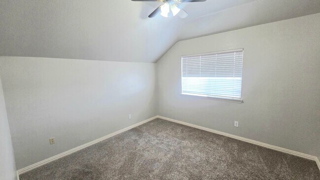 Building Photo - 4101 Pinewood Dr