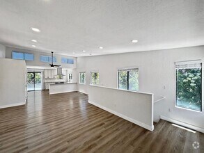 Building Photo - Charming & Spacious 2BD/2.5BA House in Nor...