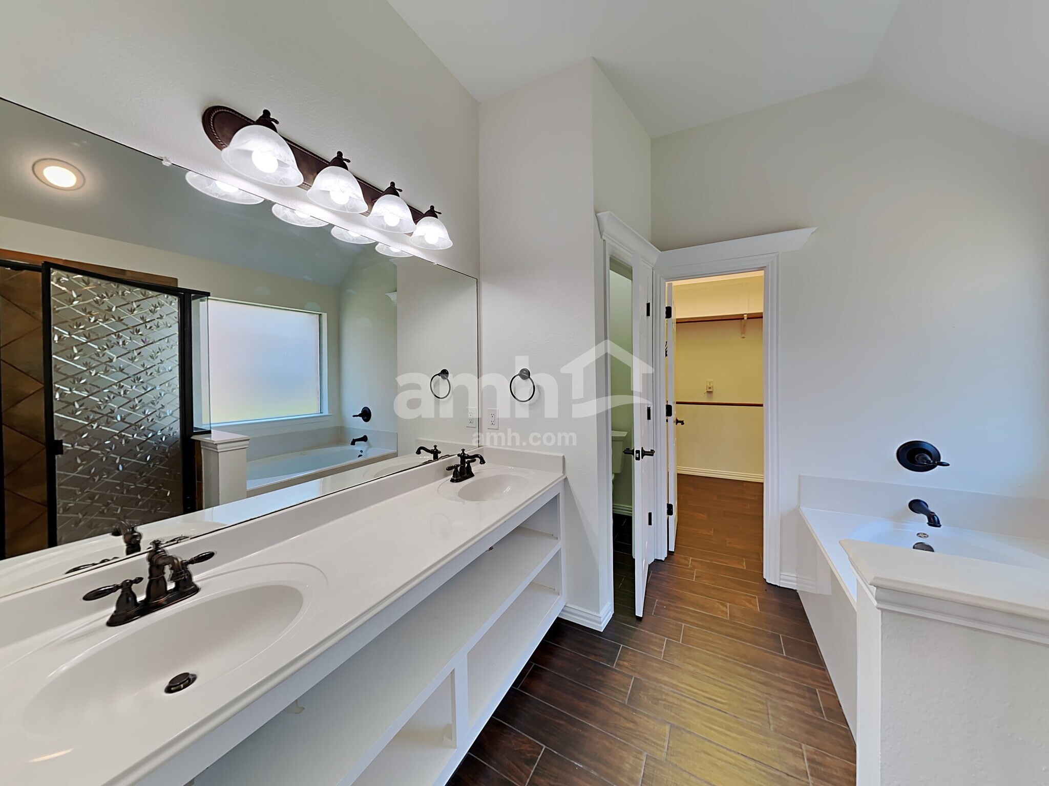 Building Photo - 2228 Coopers Hawk Ct