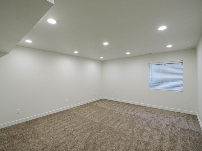 Building Photo - 14436 S Ferndale Way