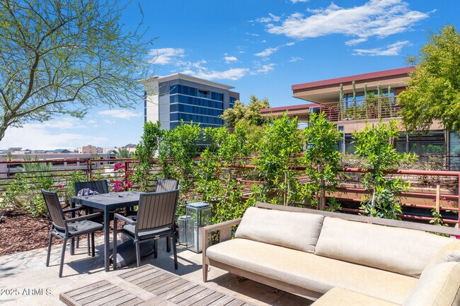 Building Photo - 7147 E Rancho Vista Dr