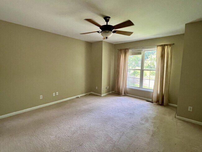 Building Photo - 911 Old Hickory Ln