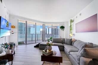 Building Photo - 1300 Brickell Bay Dr