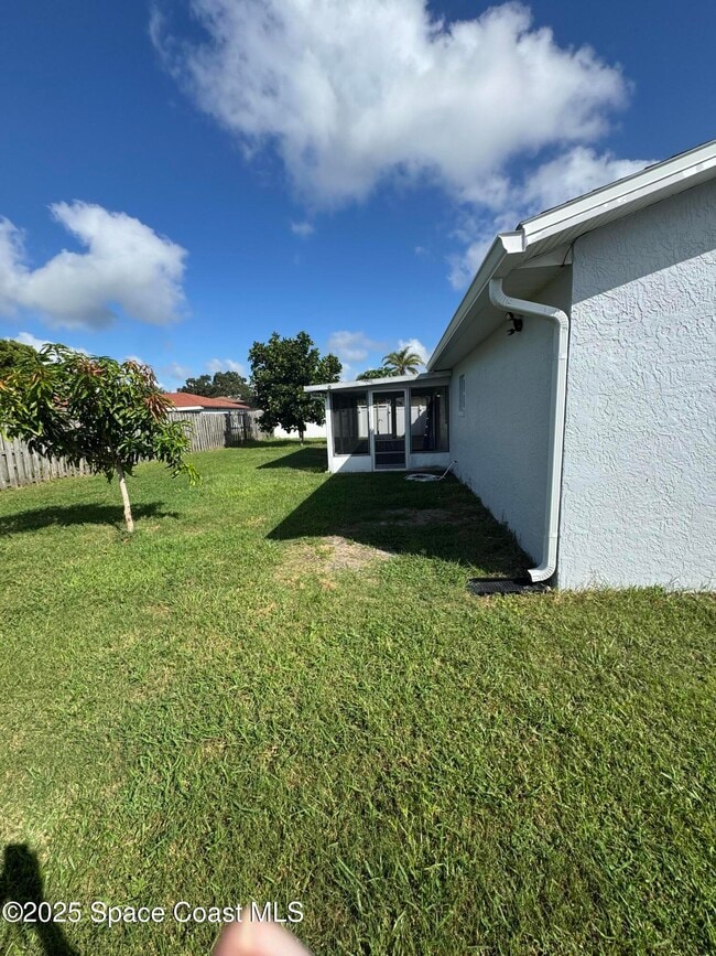 Building Photo - 2841 College View Dr