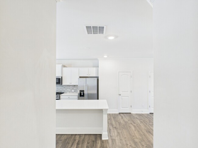 Building Photo - 3 Bed, 3.5 Bath, Finished Basement room, 2 car garage, walkable to Woodstock Middle and High scho...