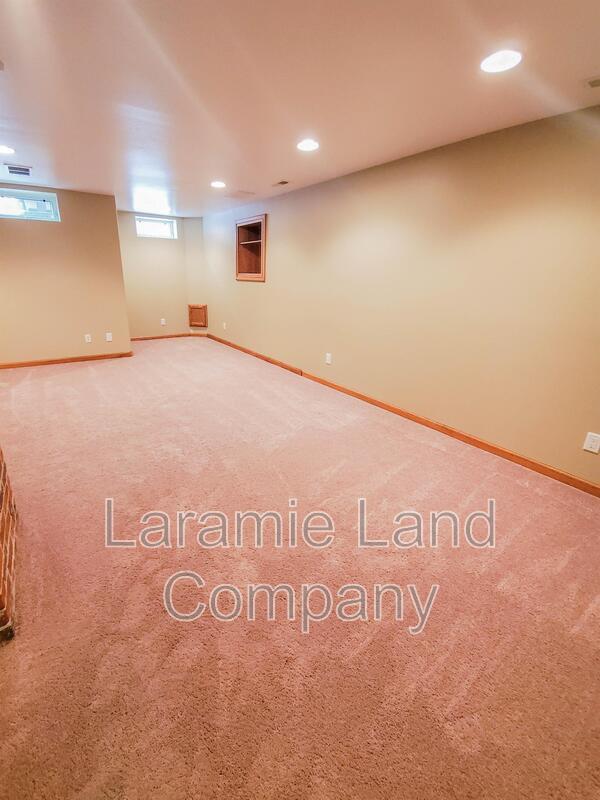 Building Photo - 1115 E Park Ave