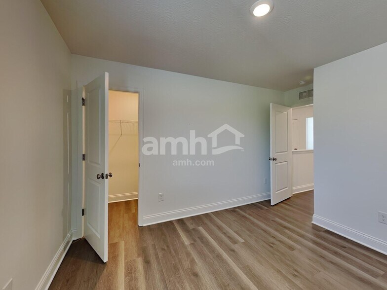 Building Photo - 9032 Lucy Dr