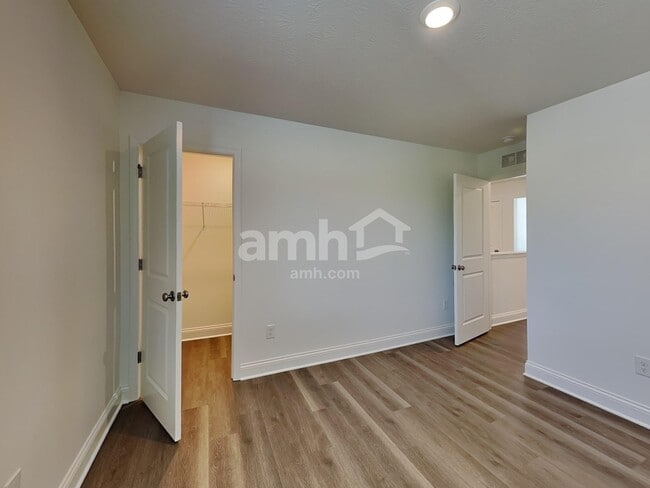 Building Photo - 1373 Pk Pl S