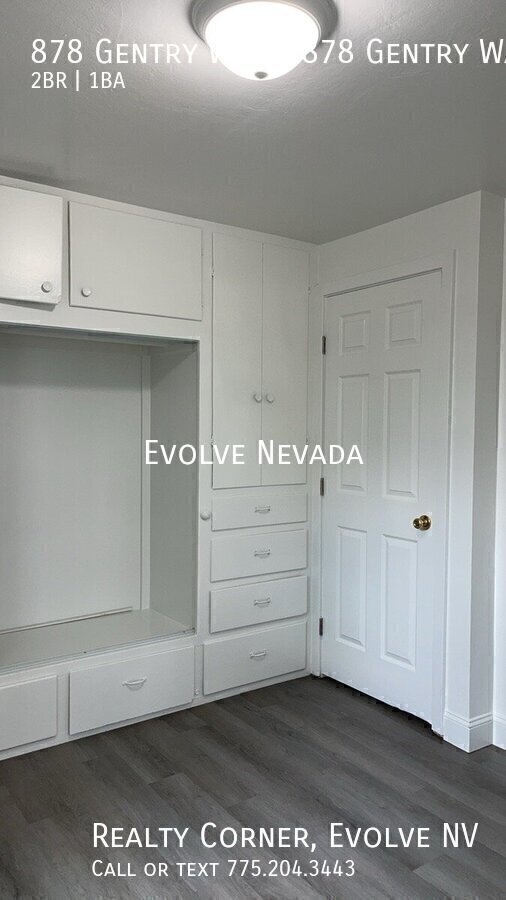 Building Photo - 878 Gentry Wy