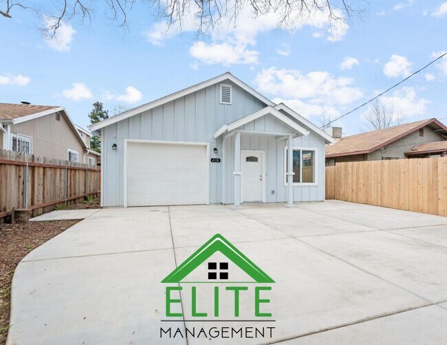 Building Photo - Charming 3-Bedroom, 2-Bath Home in Prime S...
