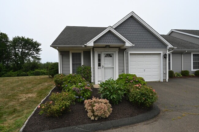 Primary Photo - 560 Silver Sands Rd