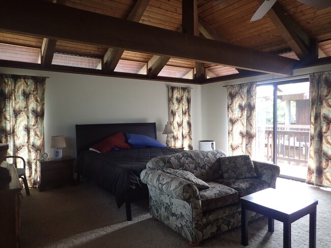 Building Photo - Very private, gated, mostly furnished Maui...