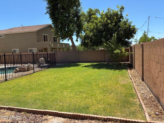 Building Photo - 6982 W Glenn Dr