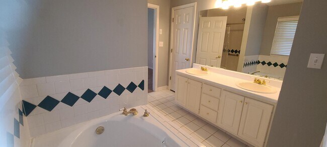 Building Photo - 106 Overlook Dr