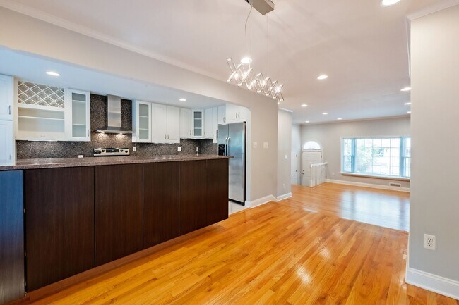 Building Photo - Great 3br 2.5 Bath Townhome in Rockville MD