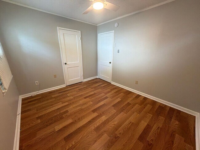 Building Photo - Nice Home In the U of M Area