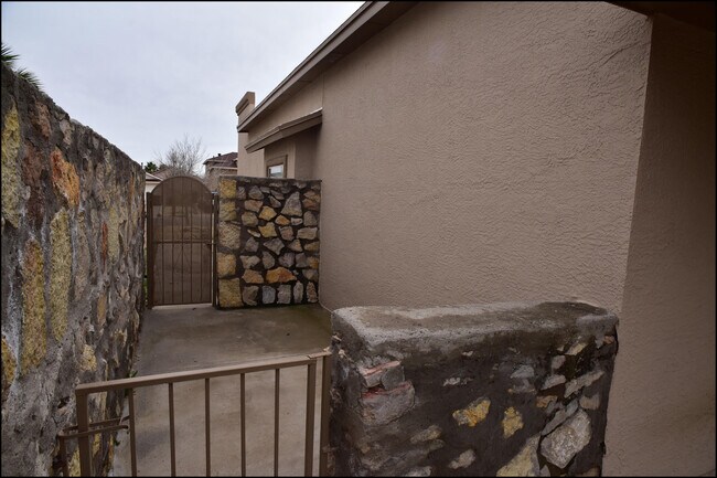 Building Photo - 14149 Warren Belin Dr