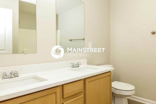 Building Photo - 3 Bedroom Pet-Friendly Home in Hendersonvi...