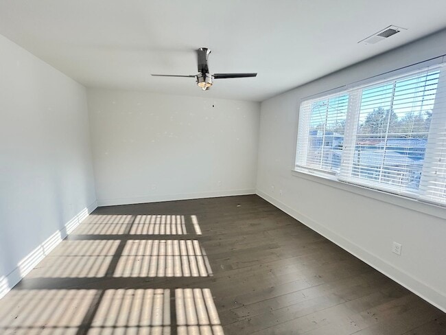 Building Photo - 2 BEDROOM | 2.5 BATH | BALCONY