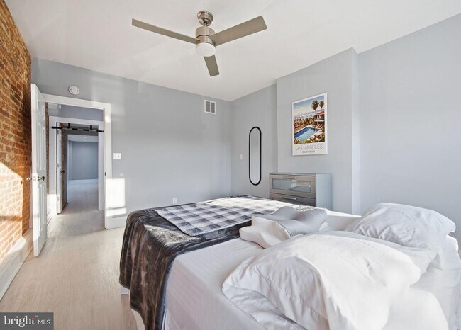 Building Photo - 1015 Riverside Ave