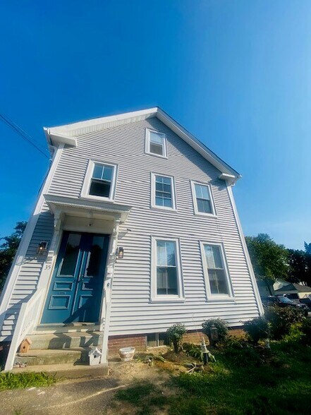 Building Photo - 35 Oak St