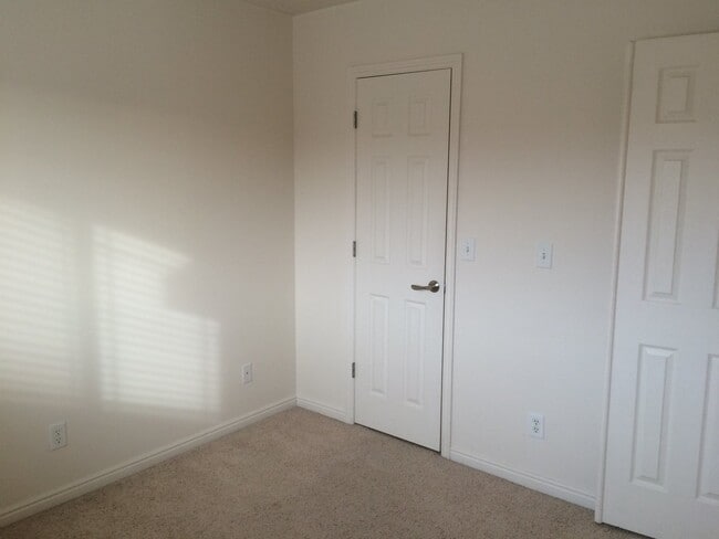 Building Photo - Beautiful 3 bedroom townhome in West Jordan!!