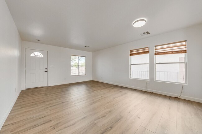 Building Photo - Fully Remodeled & Move-In Ready – Modern Finishes + Huge Loft!
