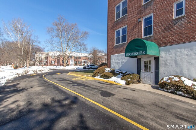 Building Photo - 7 4th St