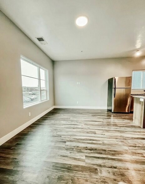 Building Photo - 591 Turin Way