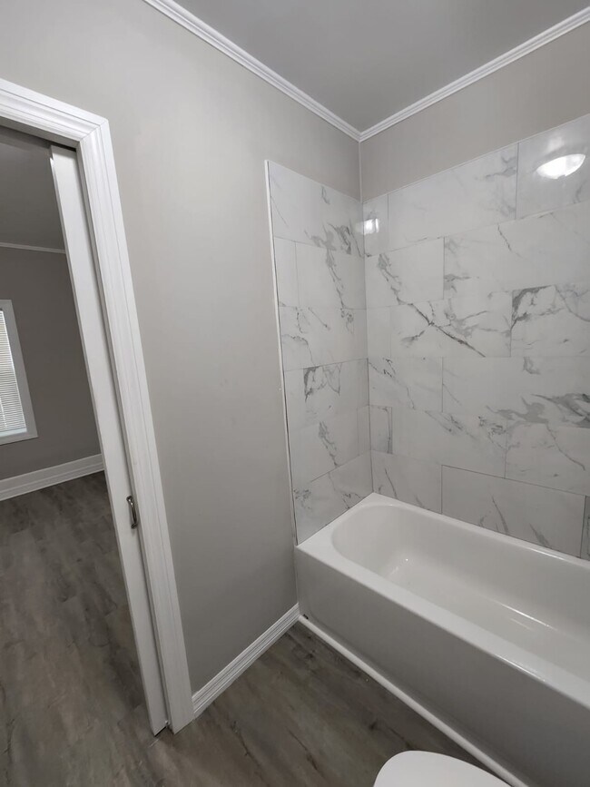 Building Photo - 602 NW 1st Ave