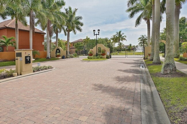 Building Photo - 374 Point Lobos Dr