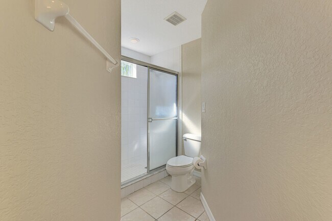Building Photo - Beautiful 3/2 in Tara Community