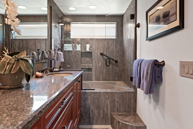 Building Photo - 78505 Vista Del Fuente