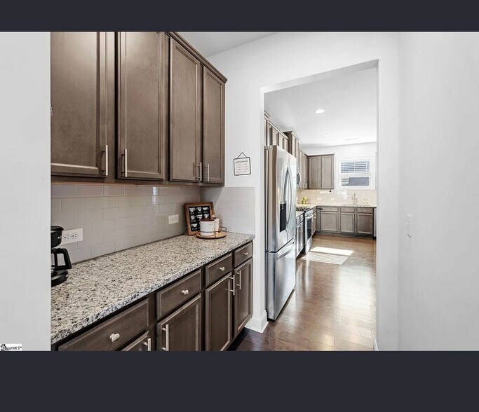 Building Photo - 286 Braselton St