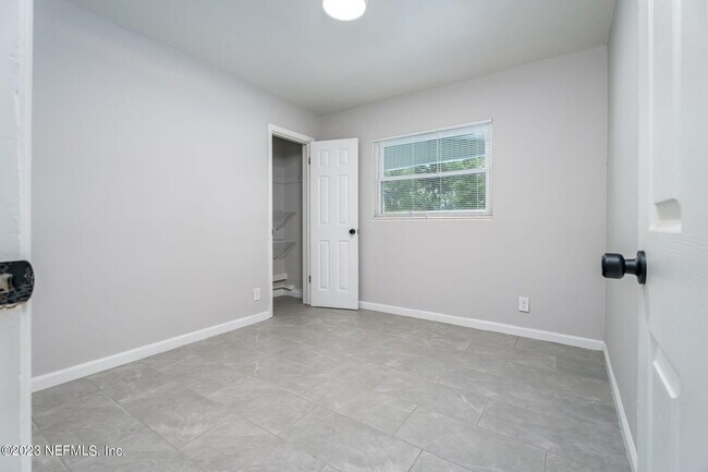 Building Photo - 2761 Sack Dr E