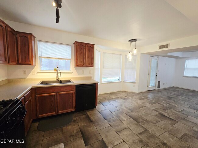 Building Photo - 1504 Bill Mueller Pl