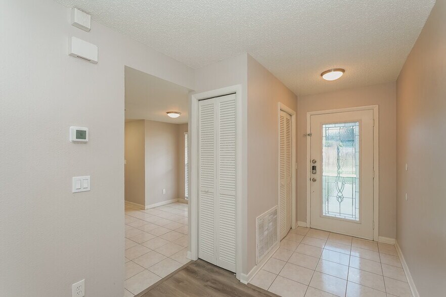 Building Photo - 936 Sunridge Point Dr