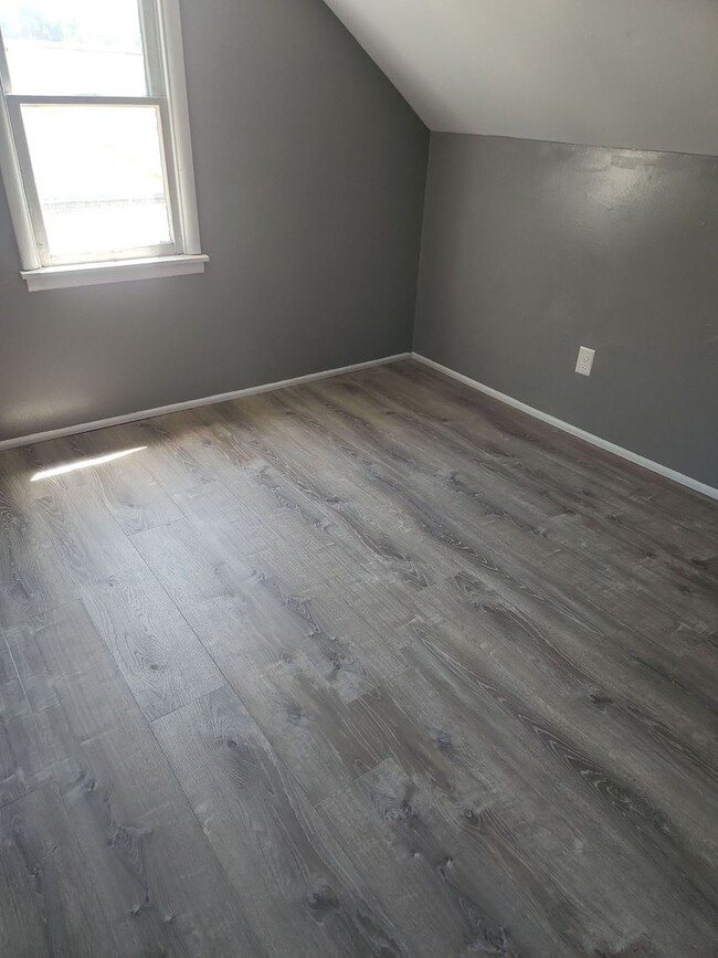 Building Photo - Newly Upgraded 2-Bedroom Home Available Now!