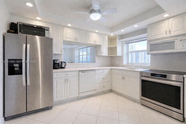 Building Photo - 3800 S Ocean Dr