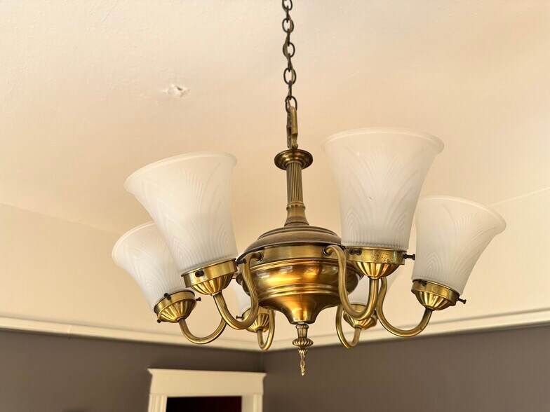 Building Photo - 1843 SW 16th Ave