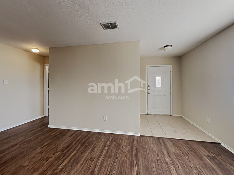 Building Photo - 3515 Longhorn Creek