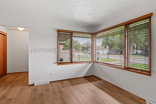 Building Photo - 10714 E Valleyway Ave