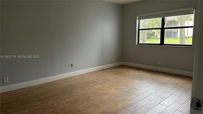 Building Photo - 200 Lakeview Dr