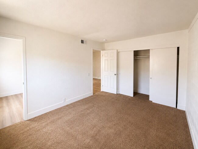 Building Photo - 2901 E Elm Ave