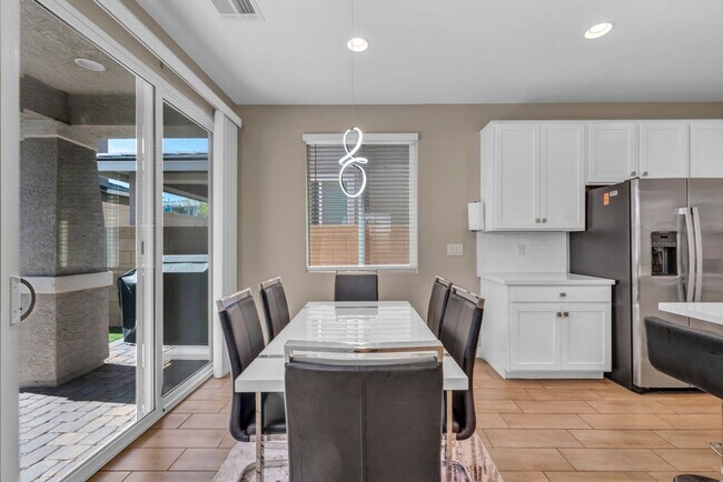 Building Photo - 688 Monroe Hl Pl